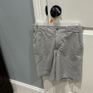 Grey vineyard vines performance shorts. Size 12